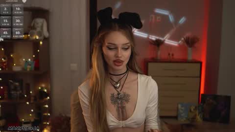 Snapshot of manifreyja chatting on 11-18-25, 10:36 Amelie online show from 11-18-25, 10:36