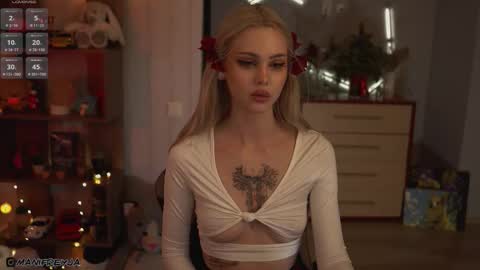 Snapshot of manifreyja chatting on 02-07-26, 10:24 Amelie online show from 02-07-26, 10:24