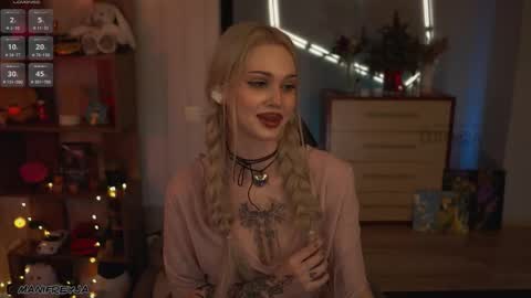 Snapshot of manifreyja chatting on 02-09-26, 10:25 Amelie online show from 02-09-26, 10:25