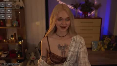 Snapshot of manifreyja chatting on 02-23-26, 07:44 Amelie online show from 02-23-26, 07:44