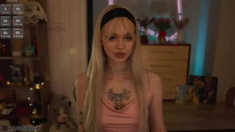 Snapshot of manifreyja chatting on 03-08-26, 06:44 Amelie online show from 03-08-26, 06:44