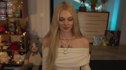 Snapshot of manifreyja chatting on 03-12-26, 11:11 Amelie online show from 03-12-26, 11:11