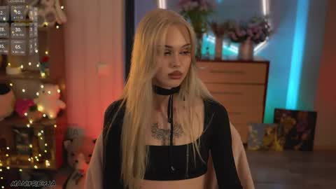 Amelie online show from 04-24-26, 08:11