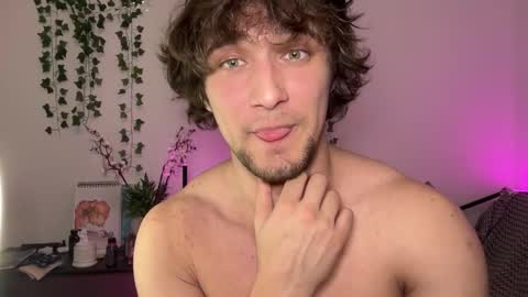 Snapshot of manolein chatting on 10-08-25, 12:08 manolein online show from 10-08-25, 12:08