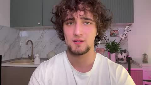 Snapshot of manolein chatting on 11-12-25, 03:23 manolein online show from 11-12-25, 03:23