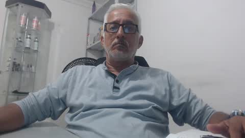 Manolito online show from 10-21-25, 02:18