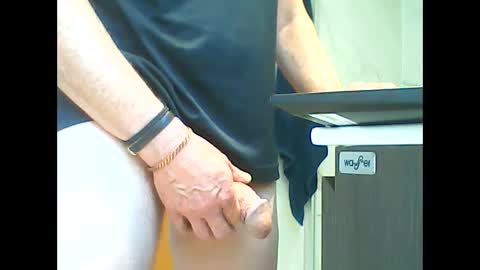 manu_481 online show from 09-25-25, 03:27