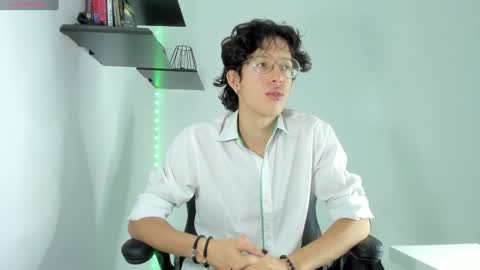 Manuel online show from 12-30-24, 11:37