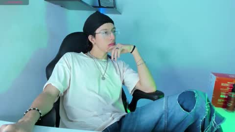 Manuel online show from 11-05-25, 02:33