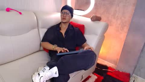 Manuel online show from 03-15-26, 03:07