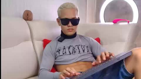 Manuel online show from 03-19-26, 09:19