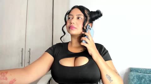 MANUELA online show from 11-18-25, 02:21