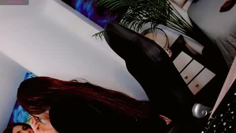 Manuela Kingsley online show from 02-10-25, 11:46