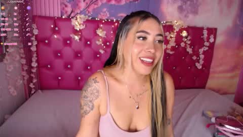 Snapshot of manuelaveelez chatting on 10-10-25, 05:50 Manuela online show from 10-10-25, 05:50