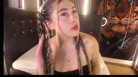 Snapshot of manuelaveelez chatting on 11-05-25, 06:02 Manuela online show from 11-05-25, 06:02