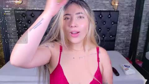 Snapshot of manuelaveelez chatting on 11-27-25, 05:20 Manuela online show from 11-27-25, 05:20