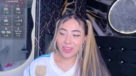 Snapshot of manuelaveelez chatting on 11-30-25, 04:38 Manuela online show from 11-30-25, 04:38