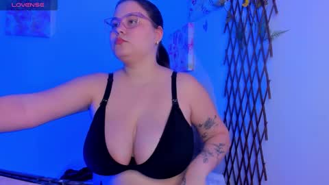 Snapshot of mara_7_ chatting on 10-16-25, 09:16 Mara 3 Enjoy my Milky boobs online show from 10-16-25, 09:16