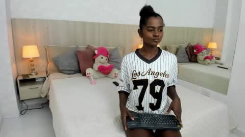 Snapshot of mara_sinclair chatting on 06-02-26, 07:16 Mara Sinclair online show from 06-02-26, 07:16