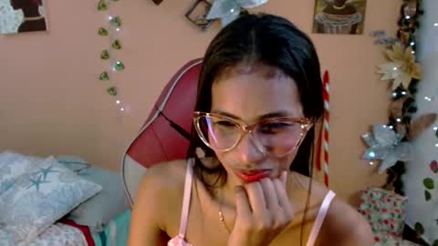 Snapshot of mara_summer chatting on 12-17-25, 01:17 Mara 3 online show from 12-17-25, 01:17