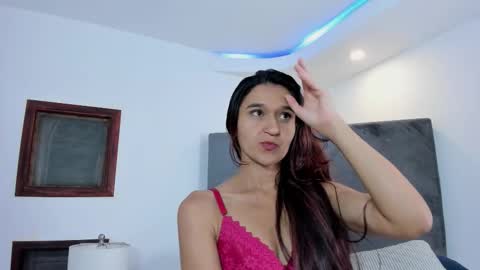 Snapshot of maraiah_petit chatting on 10-18-25, 09:10 Mara online show from 10-18-25, 09:10