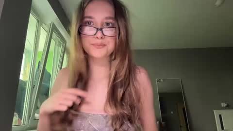 Mia online show from 08-06-26, 08:27