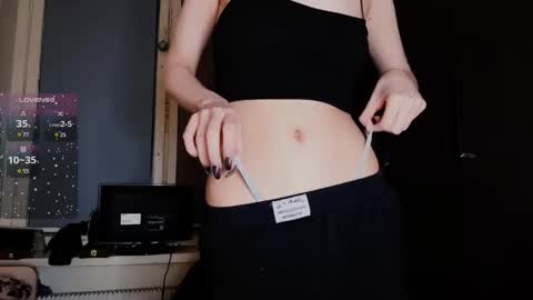 Snapshot of marandawerling chatting on 09-23-25, 08:23 Elizaveta online show from 09-23-25, 08:23