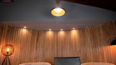 Snapshot of mararicci chatting on 01-28-25, 02:21 MARA online show from 01-28-25, 02:21