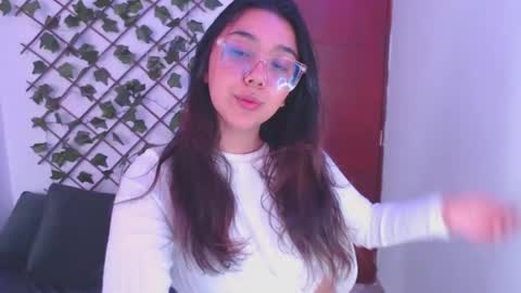 Snapshot of marce_bunny chatting on 11-21-25, 05:33 Marcela online show from 11-21-25, 05:33