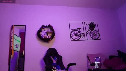 Snapshot of marce_hill chatting on 10-21-25, 11:33 MARCE AND ..... online show from 10-21-25, 11:33