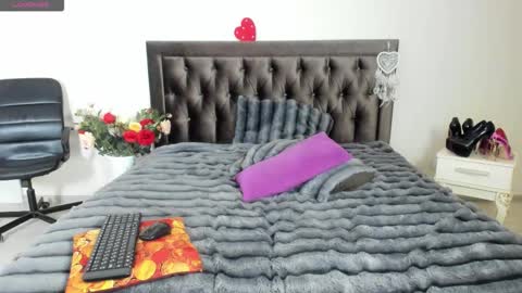 Marcia online show from 11-30-25, 06:12