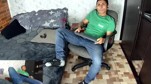 Snapshot of marckmuscle chatting on 12-09-24, 02:56 Marck Independent model online show from 12-09-24, 02:56