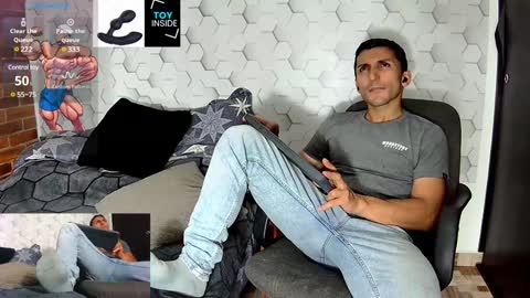 Snapshot of marckmuscle chatting on 12-19-24, 02:45 Marck Independent model online show from 12-19-24, 02:45