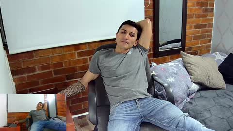 Snapshot of marckmuscle chatting on 12-28-24, 02:33 Marck Independent model online show from 12-28-24, 02:33