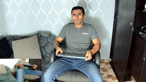 Snapshot of marckmuscle chatting on 01-13-25, 02:07 Marck Independent model online show from 01-13-25, 02:07