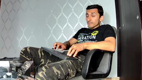 Snapshot of marckmuscle chatting on 01-27-25, 01:26 Marck Independent model online show from 01-27-25, 01:26