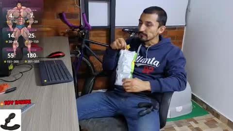 Snapshot of marckmuscle chatting on 10-06-25, 02:42 Marck Independent model online show from 10-06-25, 02:42