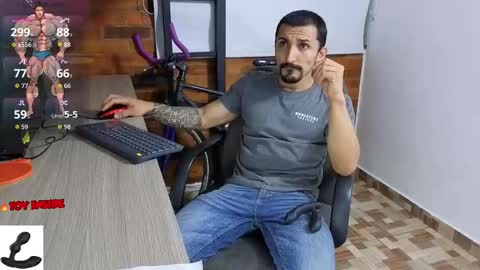 Snapshot of marckmuscle chatting on 10-12-25, 03:27 Marck Independent model online show from 10-12-25, 03:27