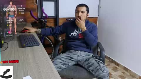 Snapshot of marckmuscle chatting on 10-20-25, 03:40 Marck Independent model online show from 10-20-25, 03:40