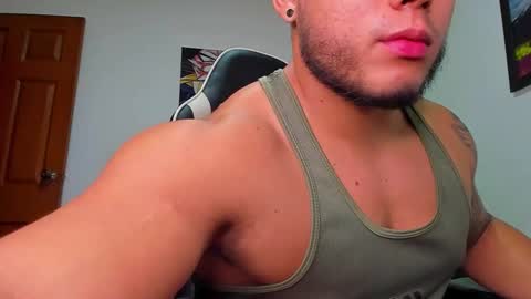 Snapshot of marco_diaz1 chatting on 09-25-25, 02:04 Marco Diaz online show from 09-25-25, 02:04