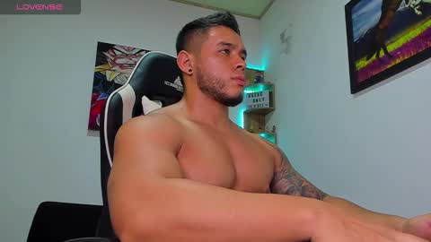 Snapshot of marco_diaz1 chatting on 09-29-25, 01:22 Marco Diaz online show from 09-29-25, 01:22