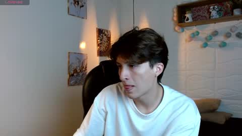 Snapshot of marcoviolet chatting on 06-16-26, 07:49 marcoviolet online show from 06-16-26, 07:49