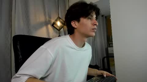 Snapshot of marcoviolet chatting on 06-24-26, 07:46 marcoviolet online show from 06-24-26, 07:46