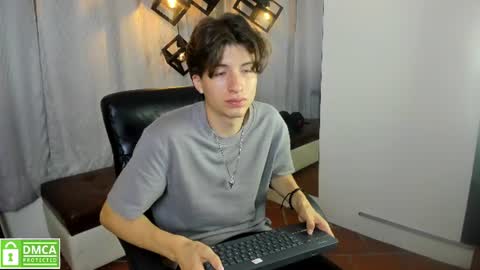 Snapshot of marcoviolet chatting on 07-15-26, 08:14 marcoviolet online show from 07-15-26, 08:14