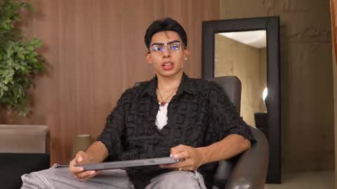 Marco and Ethan online show from 09-20-25, 03:40