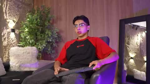 Marco and Ethan online show from 10-20-25, 03:51