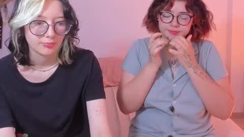 Snapshot of marcy_grey chatting on 02-25-25, 01:20 danna online show from 02-25-25, 01:20