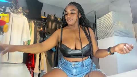 Snapshot of mareiaa chatting on 12-19-25, 05:53 Mareia online show from 12-19-25, 05:53