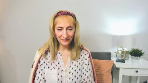 Snapshot of margaretmature chatting on 02-13-25, 05:01 margaretmature online show from 02-13-25, 05:01