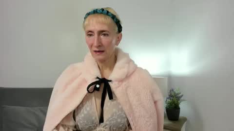 Snapshot of margaretmature chatting on 10-15-25, 03:23 margaretmature online show from 10-15-25, 03:23
